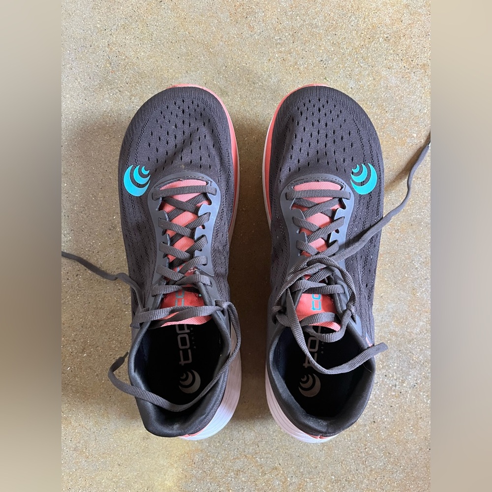 Topo Athletic - Women’s size 12 - Specter running shoes - brown & peach